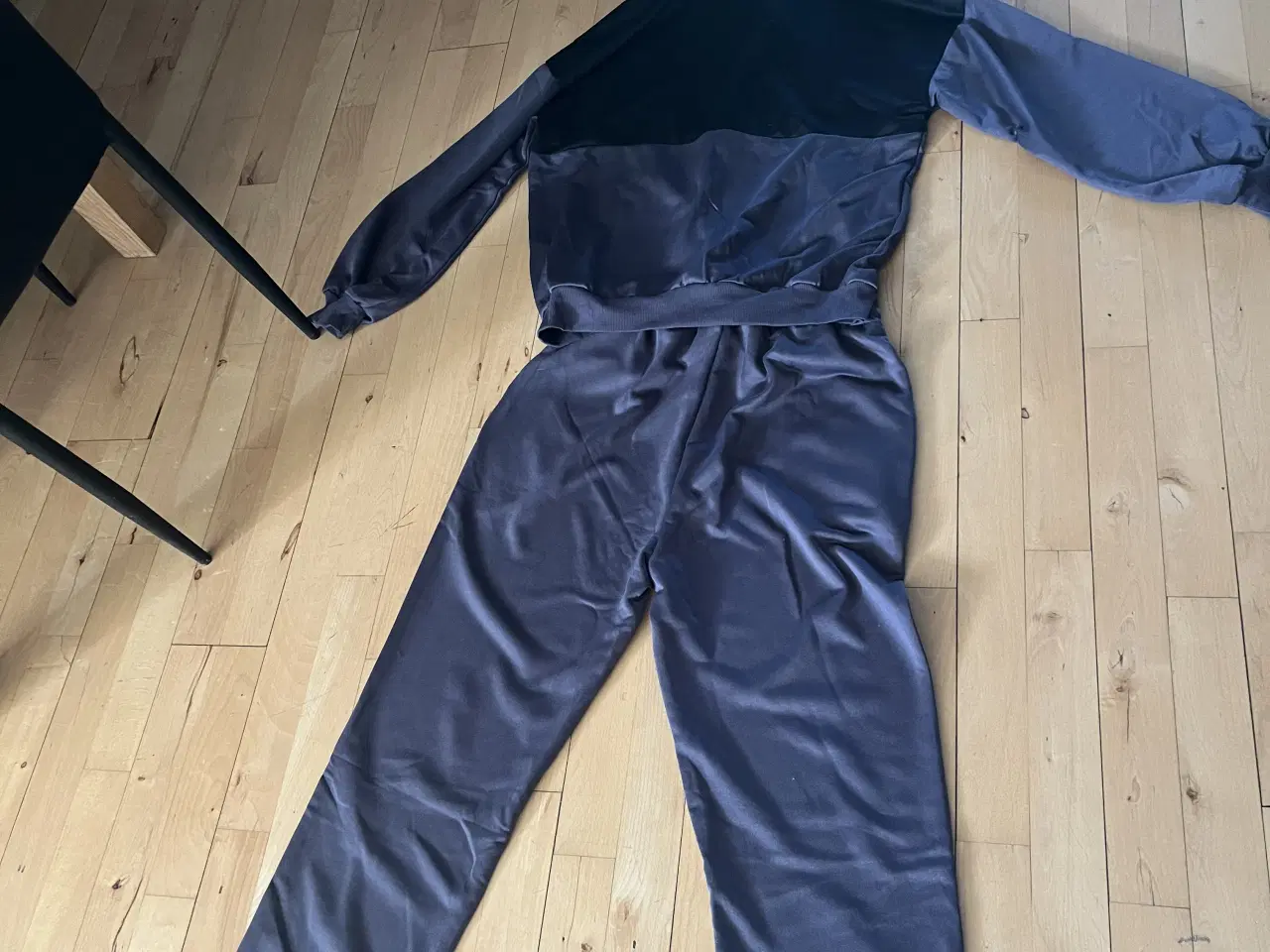 Billede 2 - Joggingsæt med hætte 