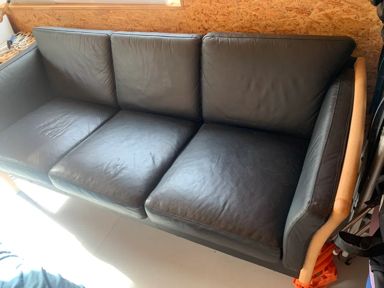 Billede 2 - 3 person sofa bøg sort læder look 