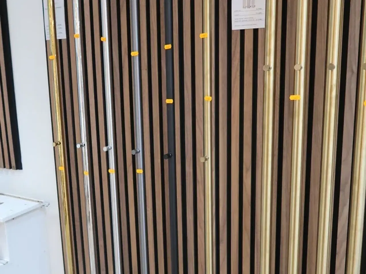 Billede 1 - Håndklædetørrer CASSØE Rimini blank messing