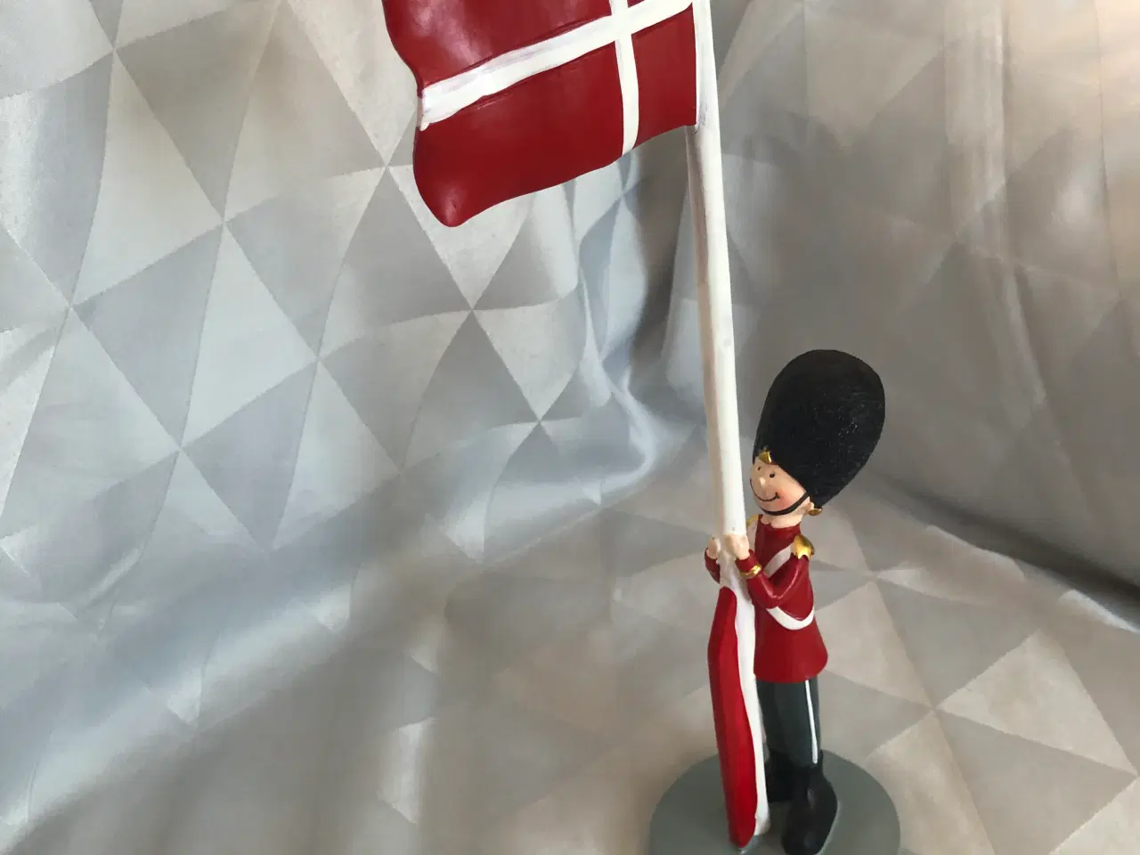Billede 15 - Soldat med flagstang til fejring/fødselsdag