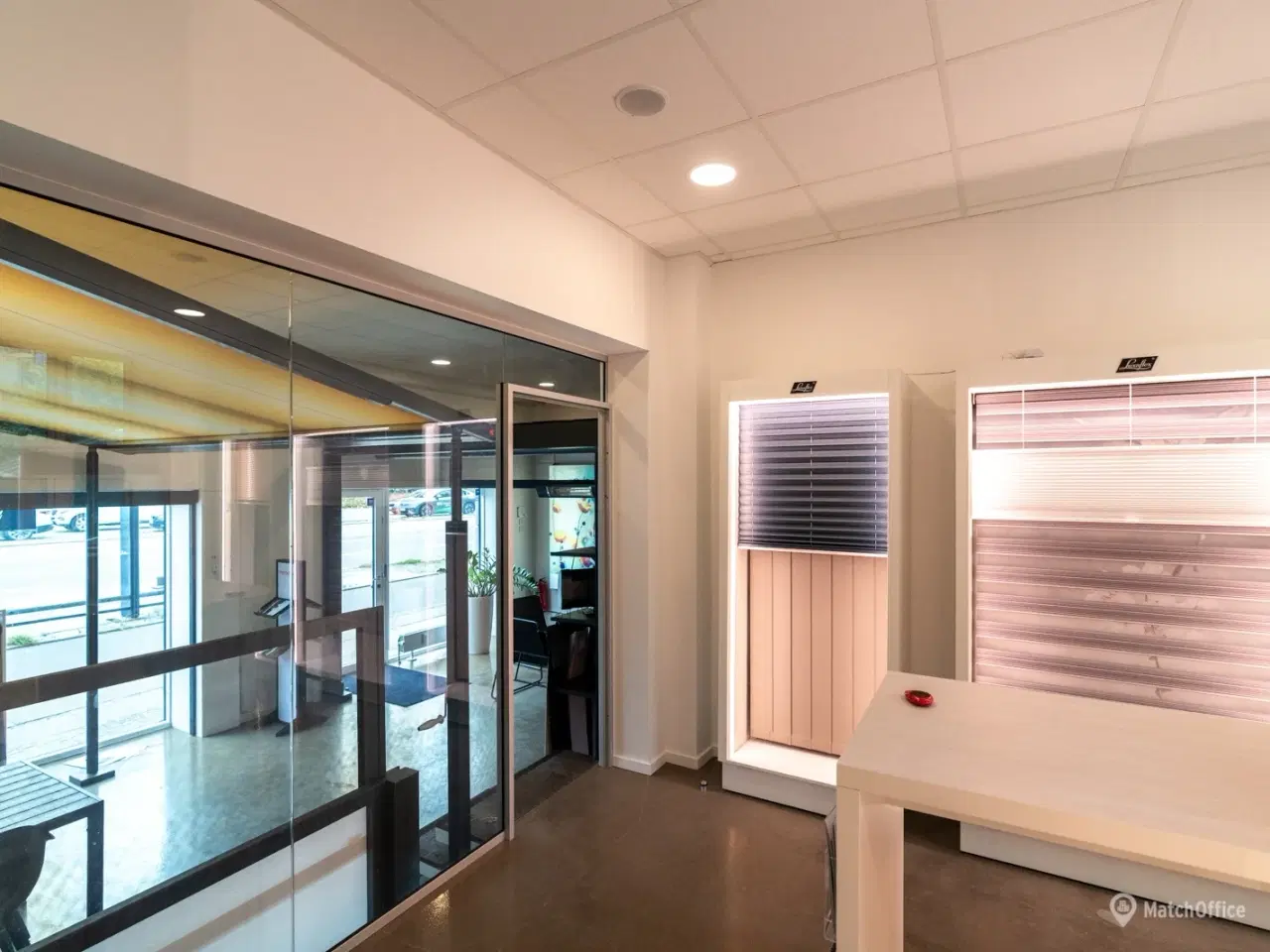 Billede 7 - SÆLGES: Gennemlyst og præsentabelt erhvervslejemål med markant facade – tæt ved Ryparken Station