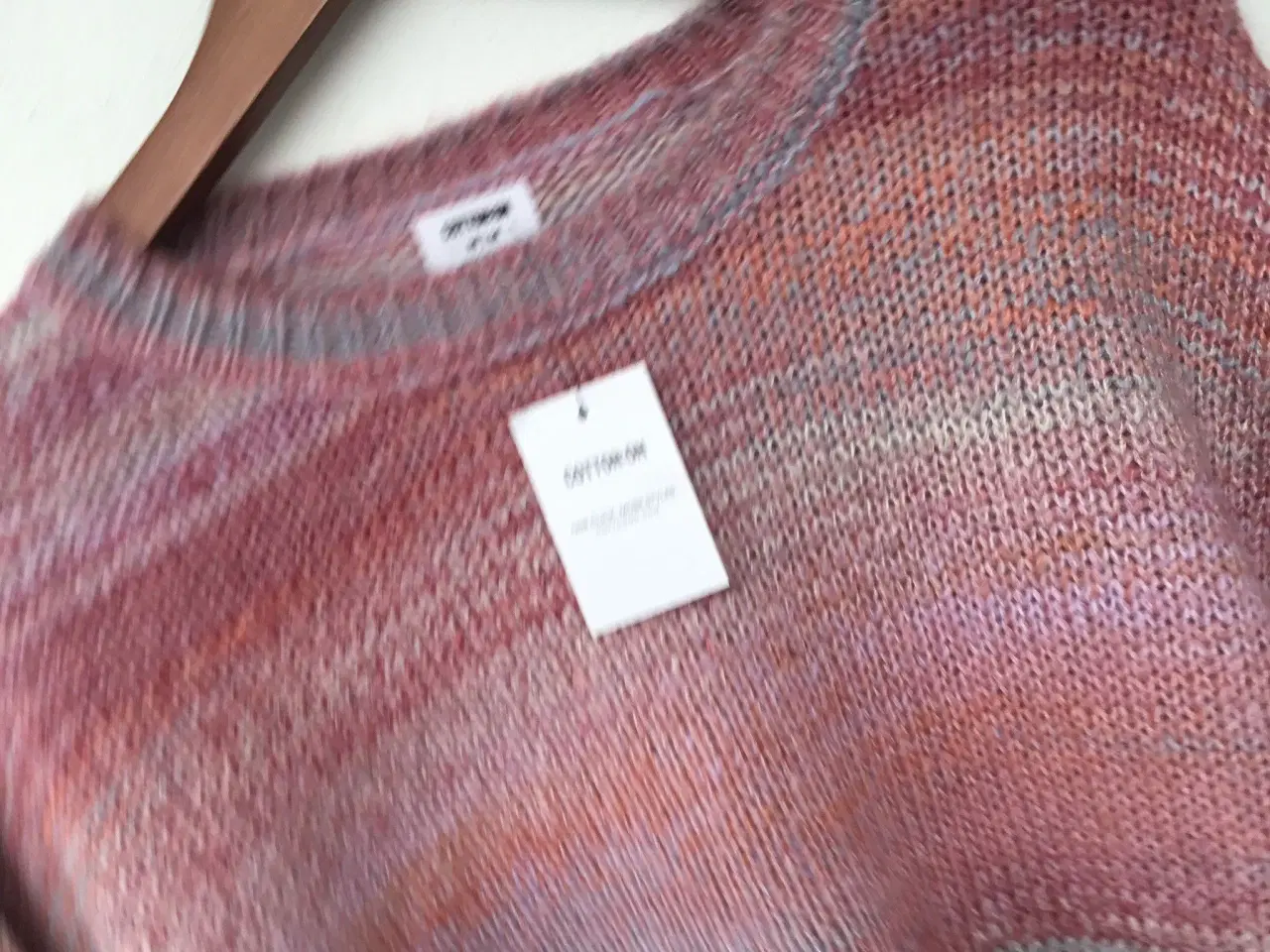 Billede 6 - Flot multifarvet strik sweater str M fra Cotton-On