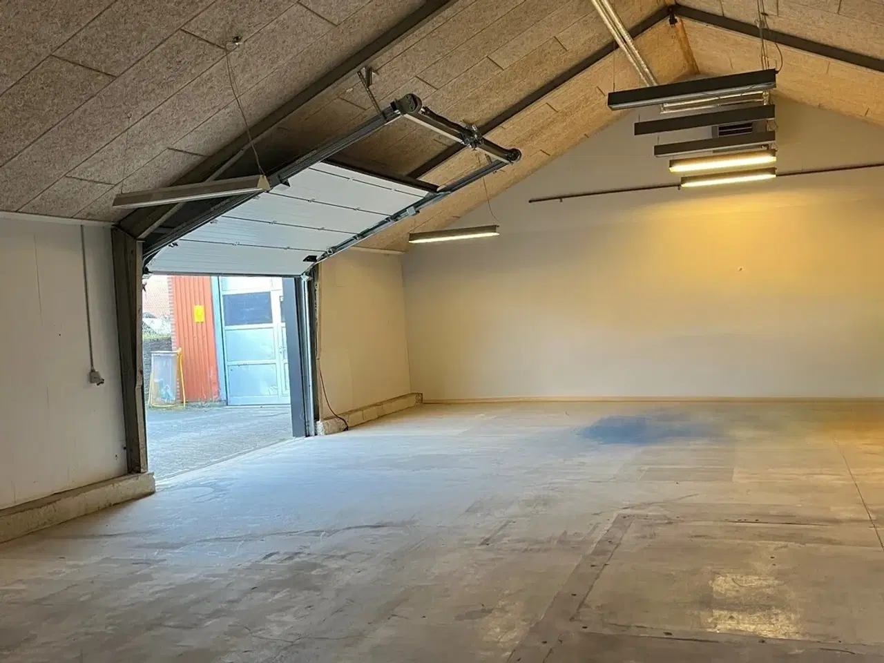 Billede 1 - Lager/værksted på 150 m2 udlejes