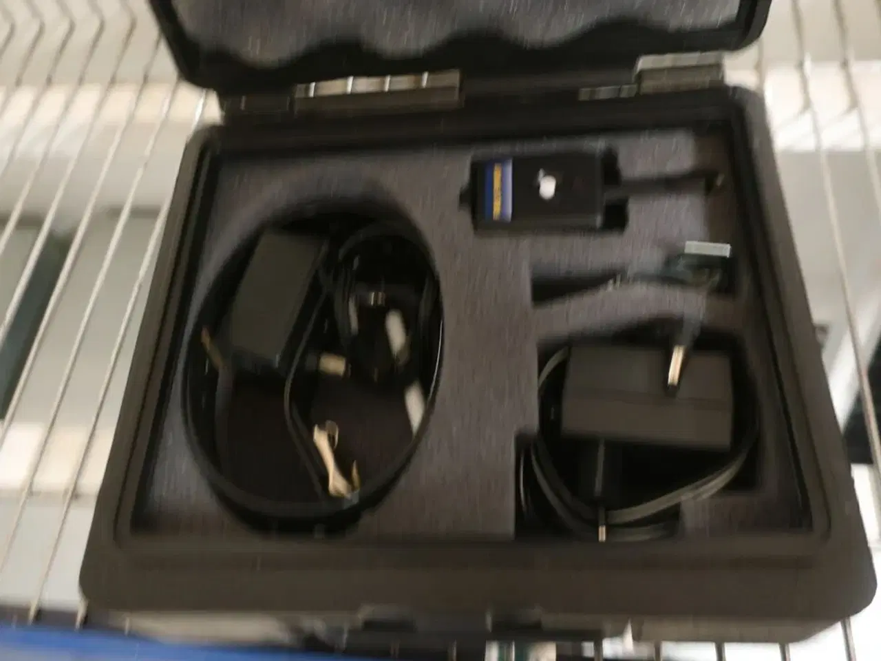 Billede 9 - 2 fag salgsreoler inkl. indhold (se billeder)