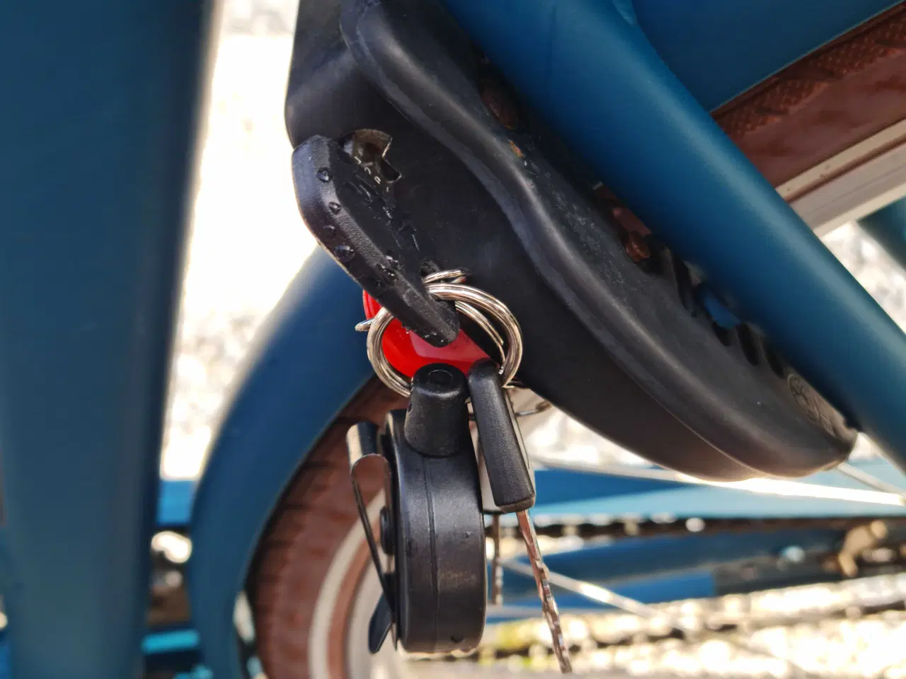 Billede 15 - To elcykler med ekstrabatterier og cykeltasker