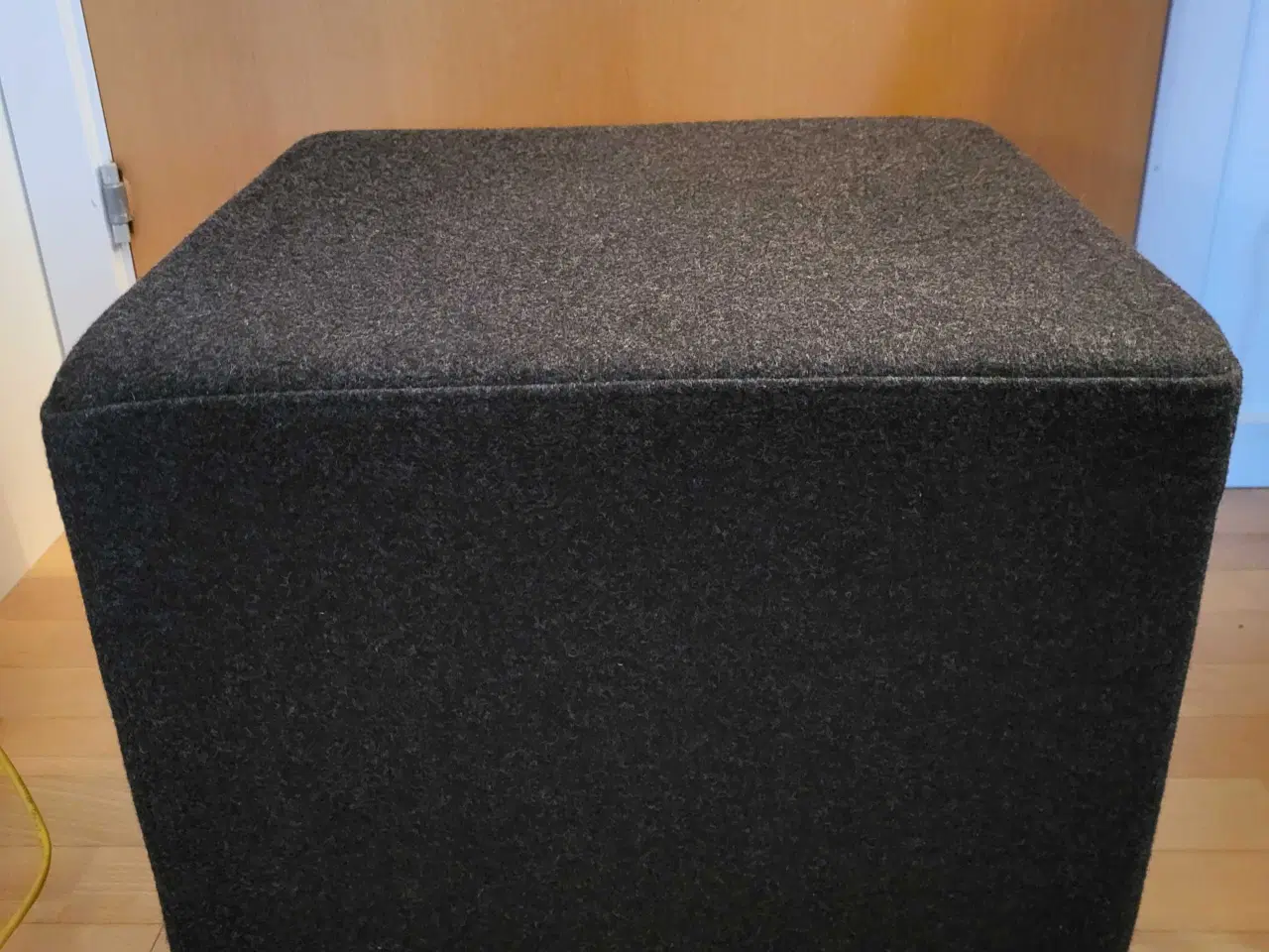 Billede 2 - Bolia Cube puf i mørkegrå uld - som ny 