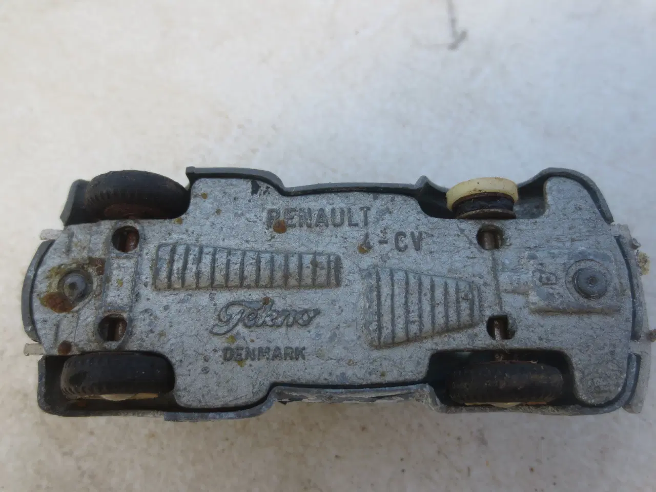 Billede 3 - 1 stk Tekno Denmark  Renault 4 Cv og en Lastbil 