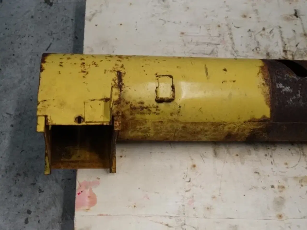 Billede 2 - New Holland 1530 Returrør 80417101