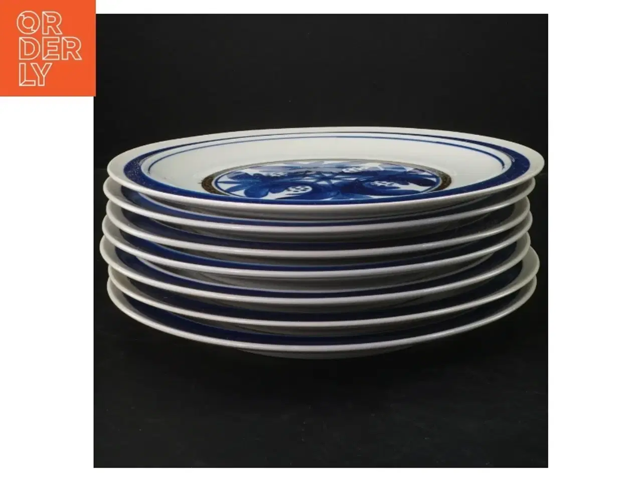 Billede 1 - Blå og hvide håndmalede tallerkener "blue almue"  fra Yamato (str. 7 styk. ø. 24 cm)