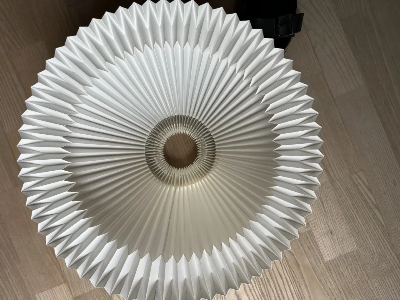 Billede 9 - Le Klint sakselampe bøg med NY skærm - sender gern