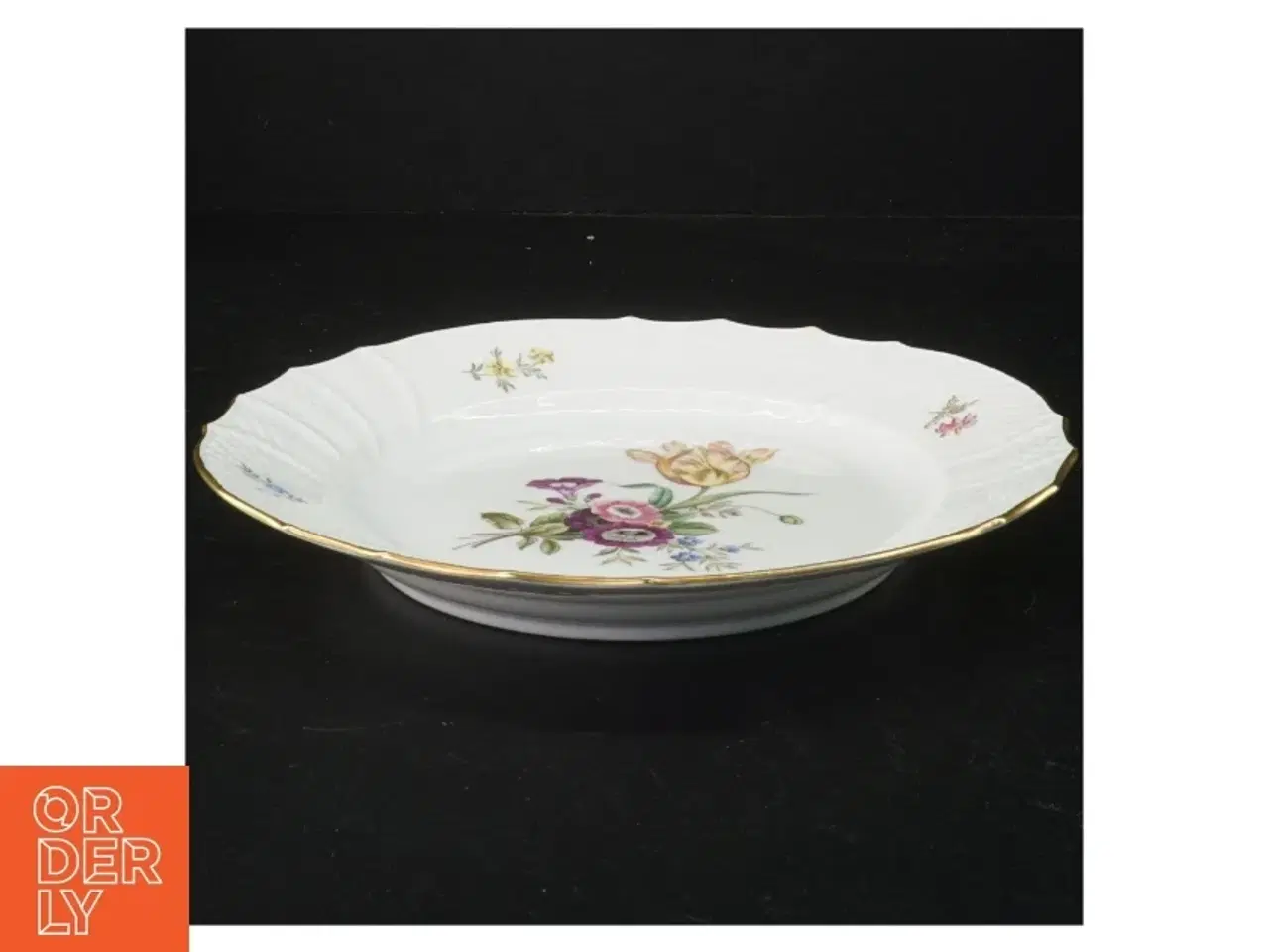 Billede 1 - Porcelænstallerken med blomstermotiv fra Royal Copenhagen (str. 22 cm)