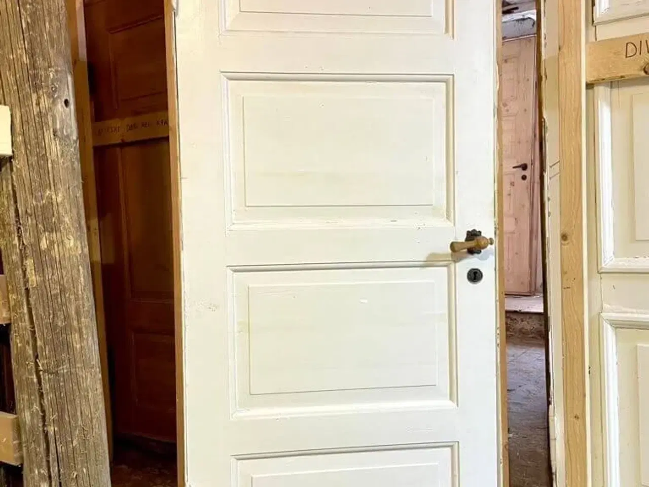 Billede 1 - Klassisk fyldningsdør m. fire felter og karm