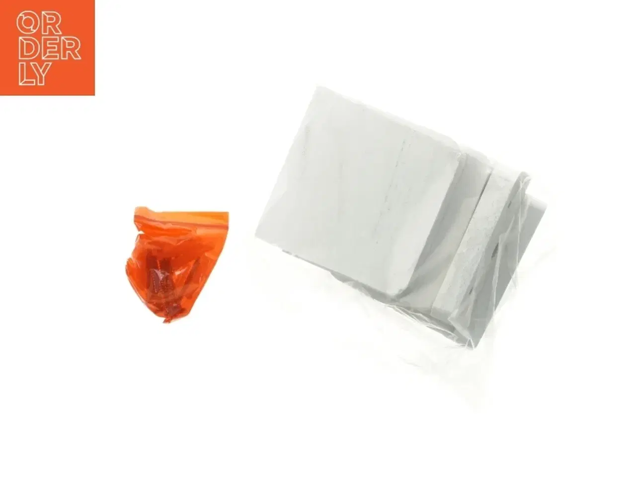 Billede 3 - 4 stk. små hylder (str. 4 styk. 10. x 10 cm)