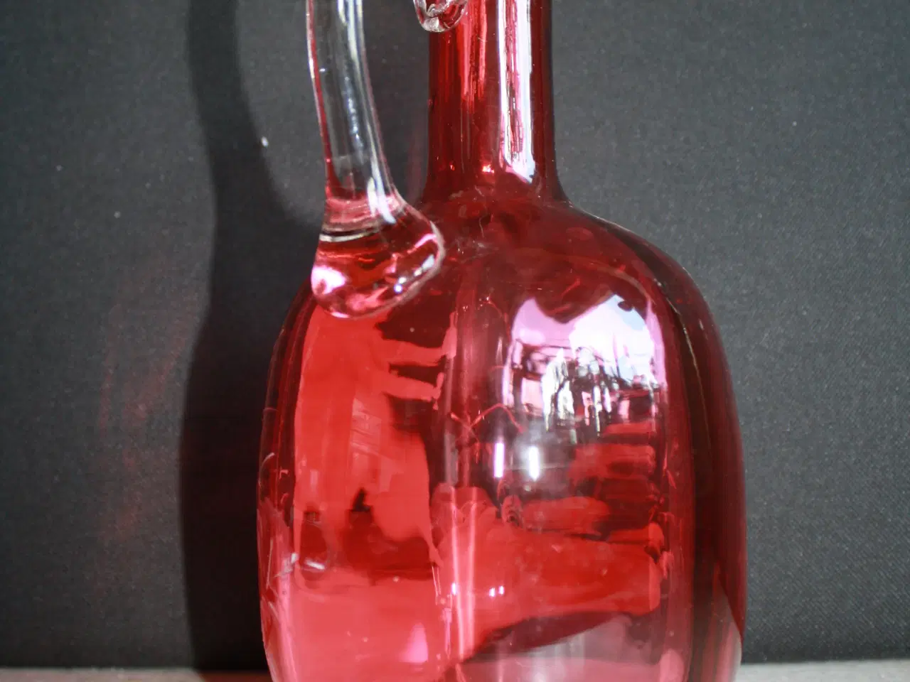 Billede 4 - Vinkande af rødt glas
