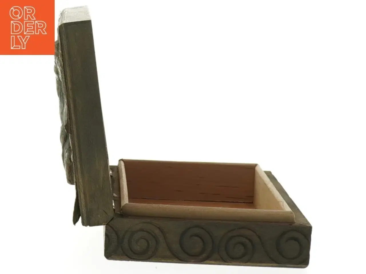 Billede 4 - Træ/metal æske med jagtmotiv relief (str. 16x10,5x4 cm)