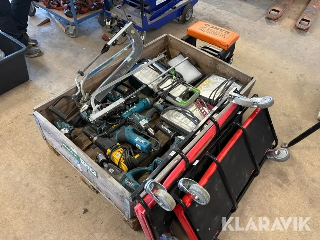 Billede 1 - Assorteret håndværktøj og tilbehør - 1 palle
