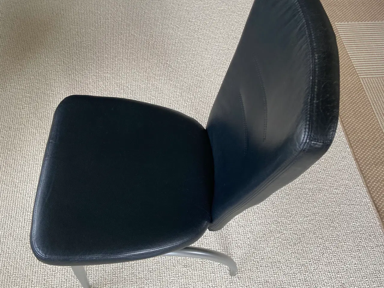 Billede 4 - Velholdte Spisebordsstole med Ægte Læderbetræk