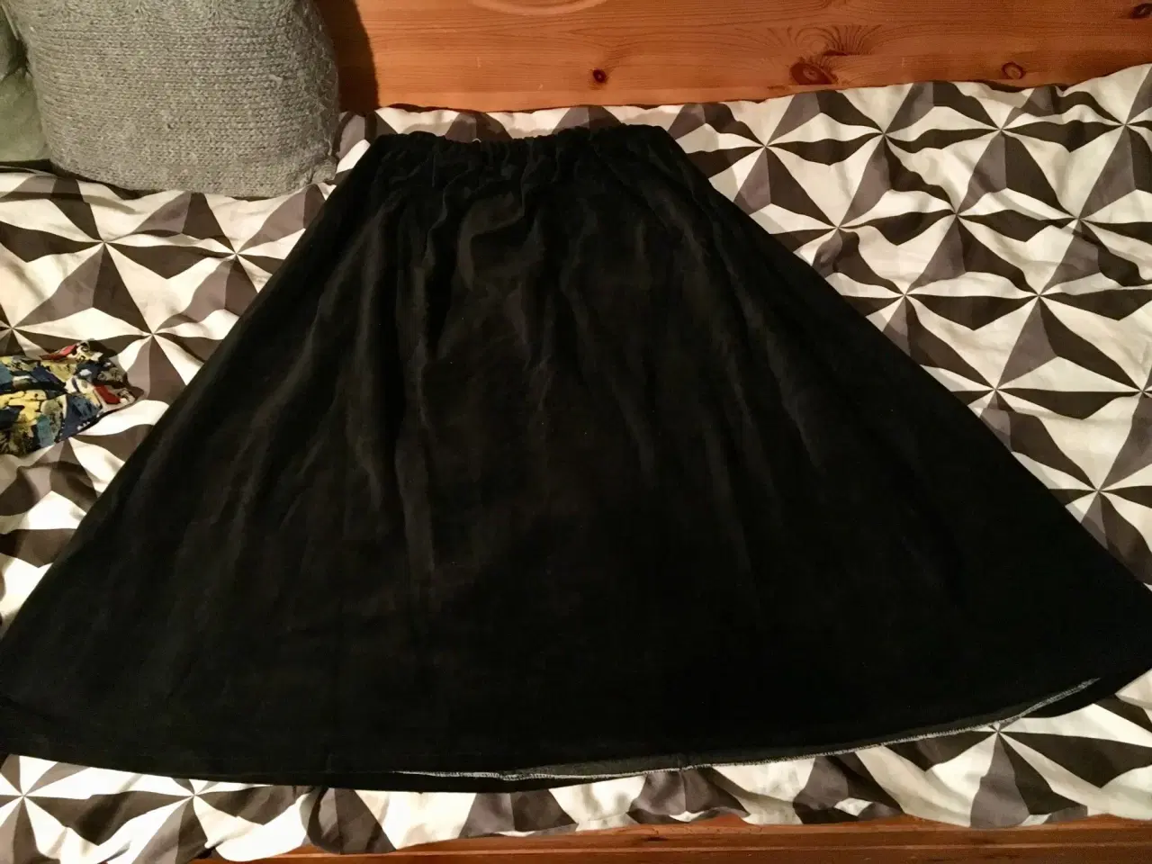 Billede 8 - Nederdel og bluse i velour