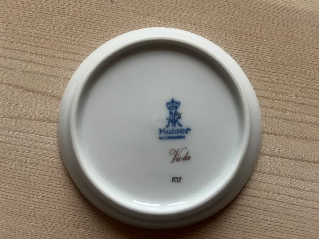 Billede 2 - Skål med tilhørende tallerkener 