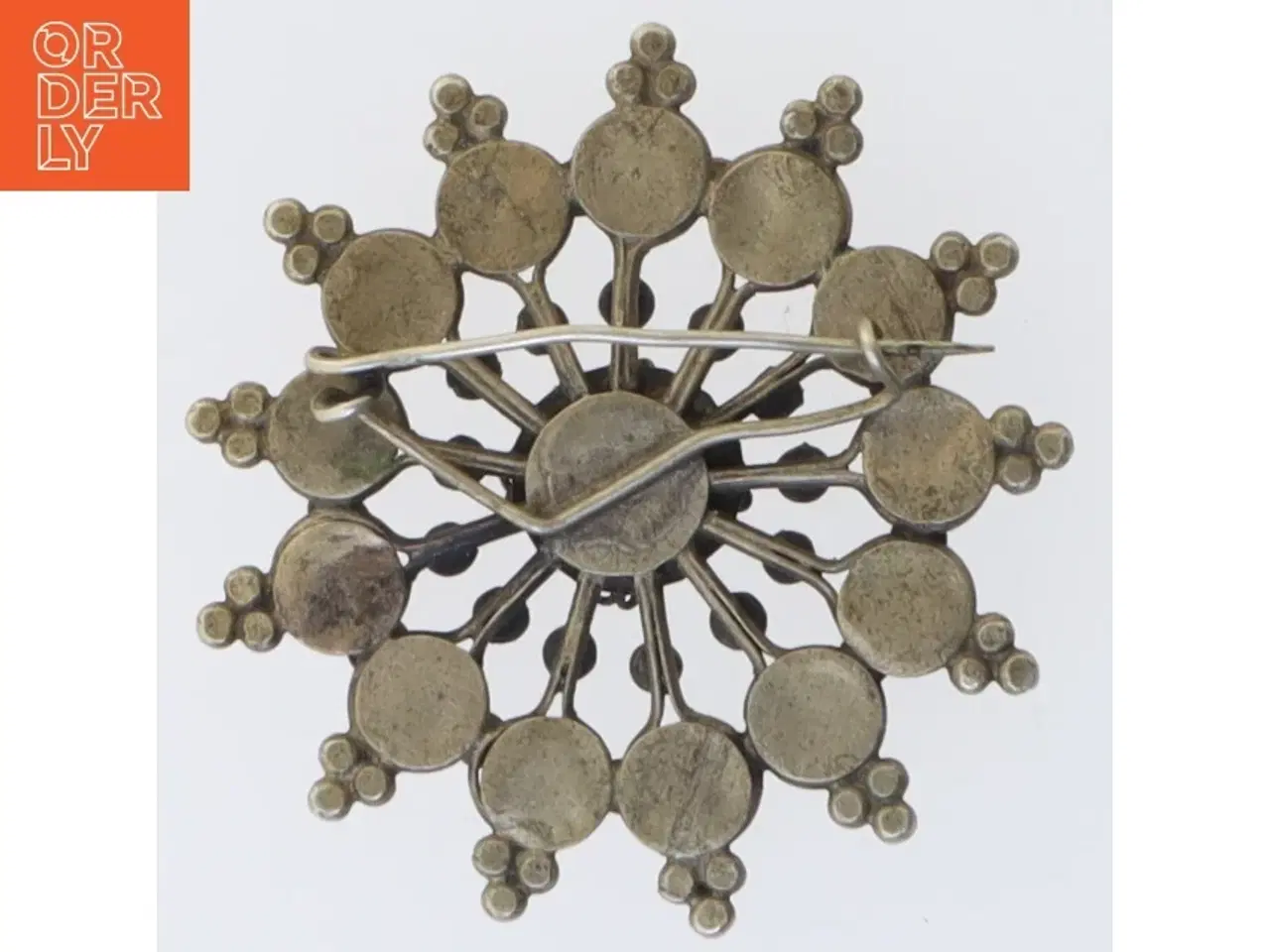 Billede 4 - Sølvfarvet broche (str. 5 cm)