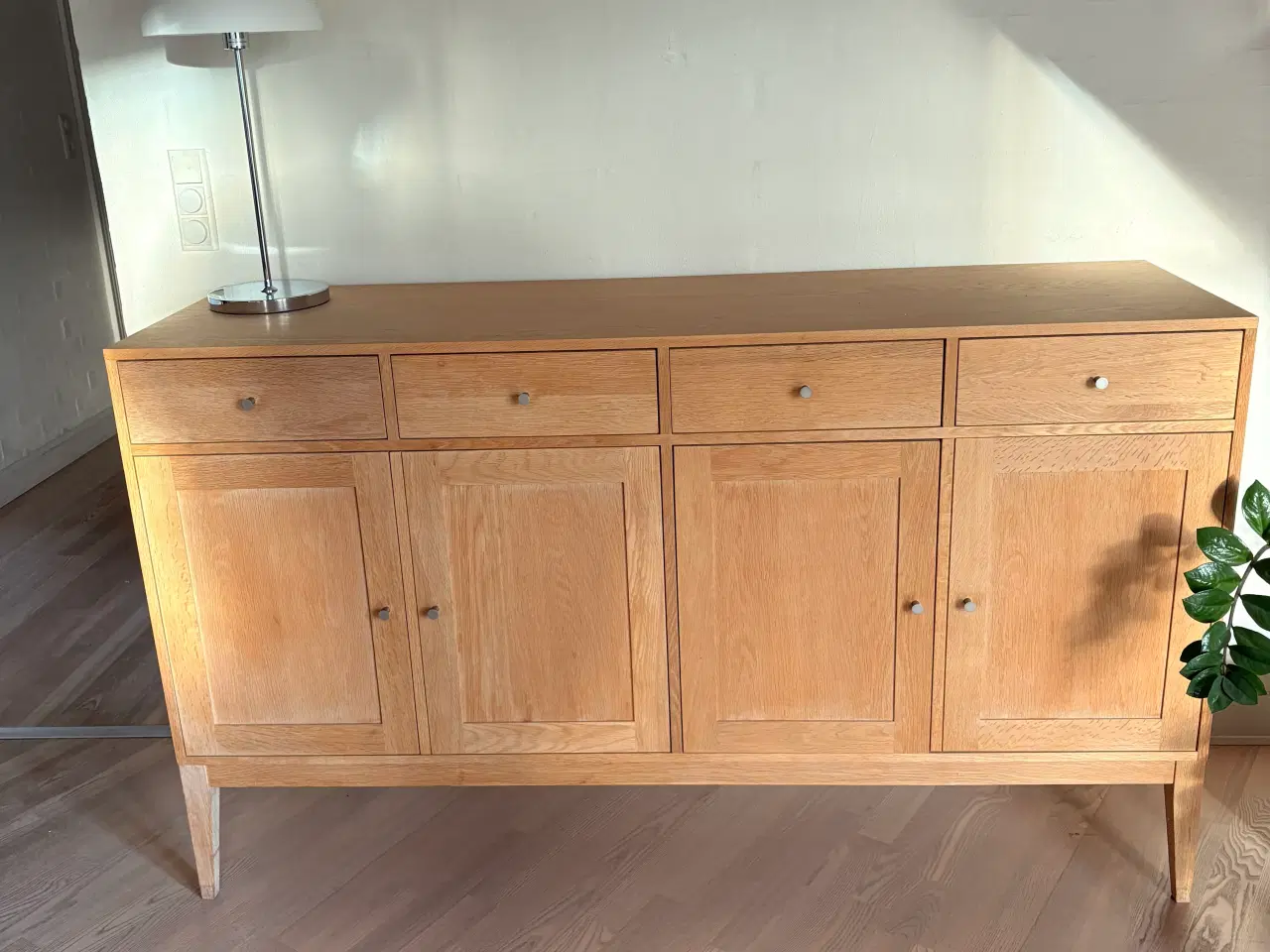 Billede 1 - Skænk - massiv egetræ