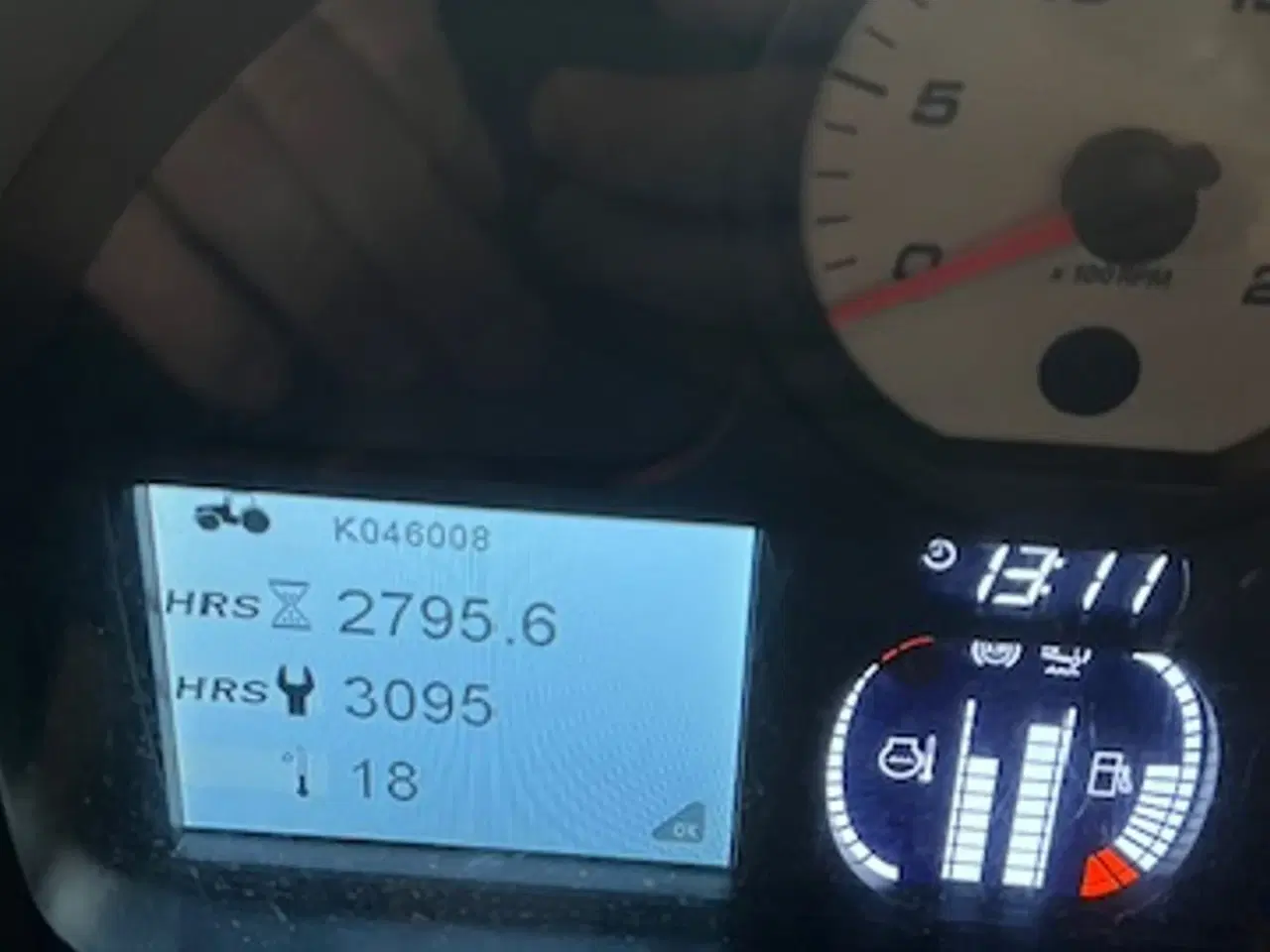 Billede 8 - Massey Ferguson 6715 S Med front læsser. Læsser er meget lidt brugt.