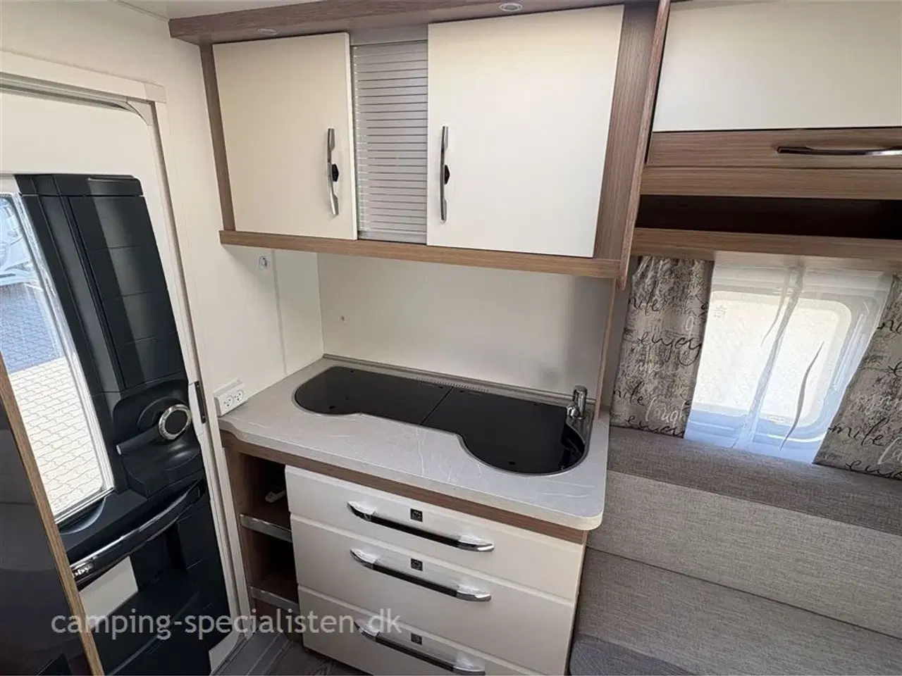 Billede 4 - 2019 - Hobby De Luxe 400 SFE   Pæn og velholdt Hobby De Luxe 400 SFe fra 2019 - Kan nu opleves hos Camping-Specialisten i Silkeborg
