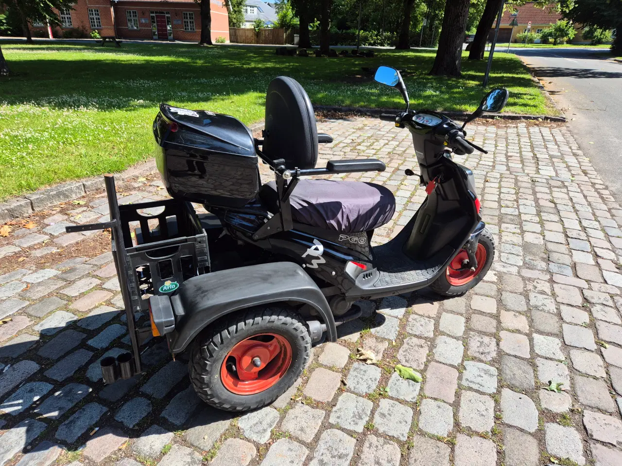 Billede 2 - Pgo p3 2 takter 3 hjulet står næsten som ny