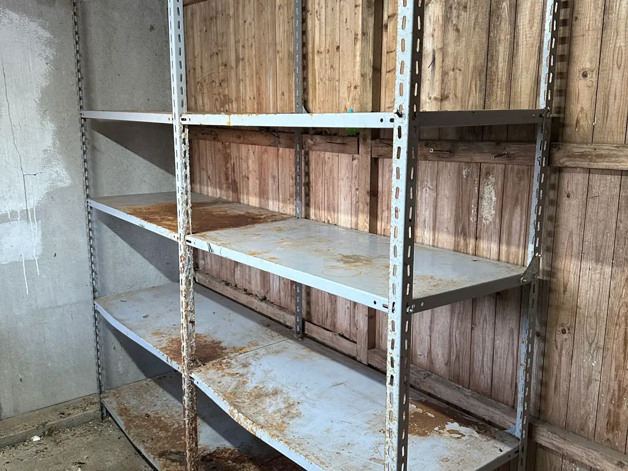 Billede 1 - Gratis reoler til garagen.
