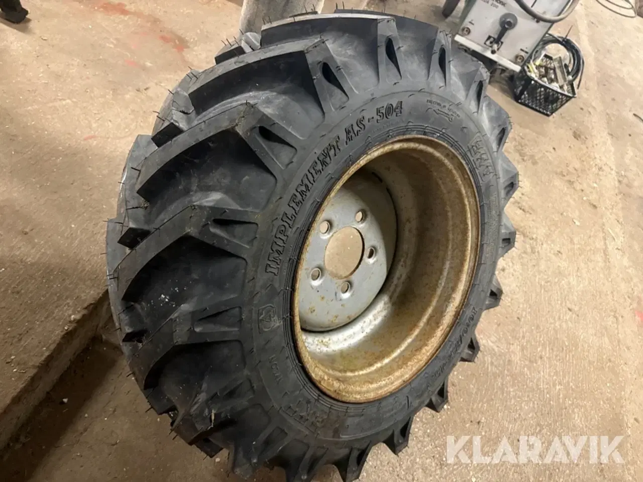 Billede 1 - Dæk med fælg BKT 1 styk