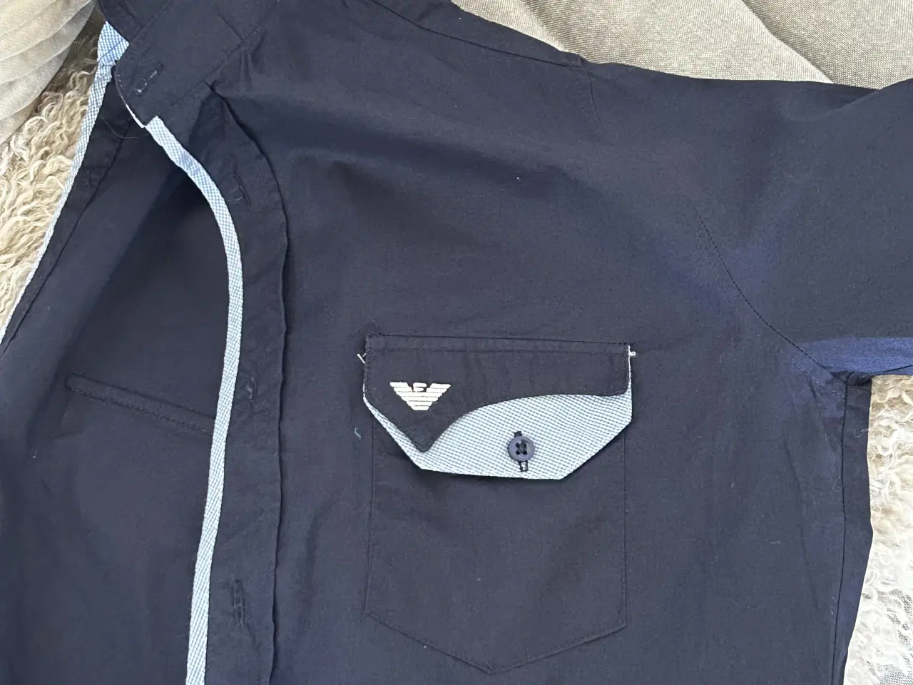 Billede 3 - Marineblå skjorte (S)