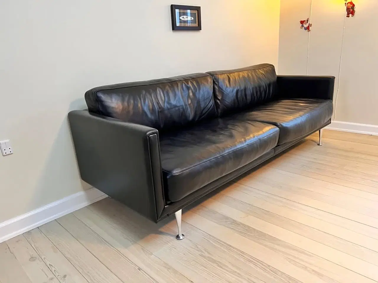 Billede 4 - Velholdt sort 3-personers lædersofa