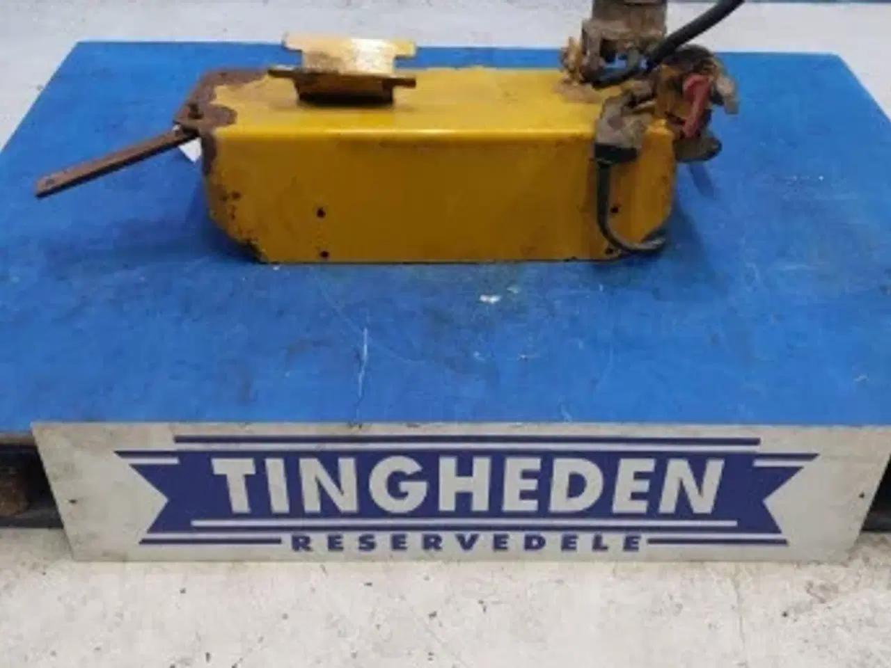 Billede 11 - Hydrema 906B Batteri Hylde med brandstofs filter 40030