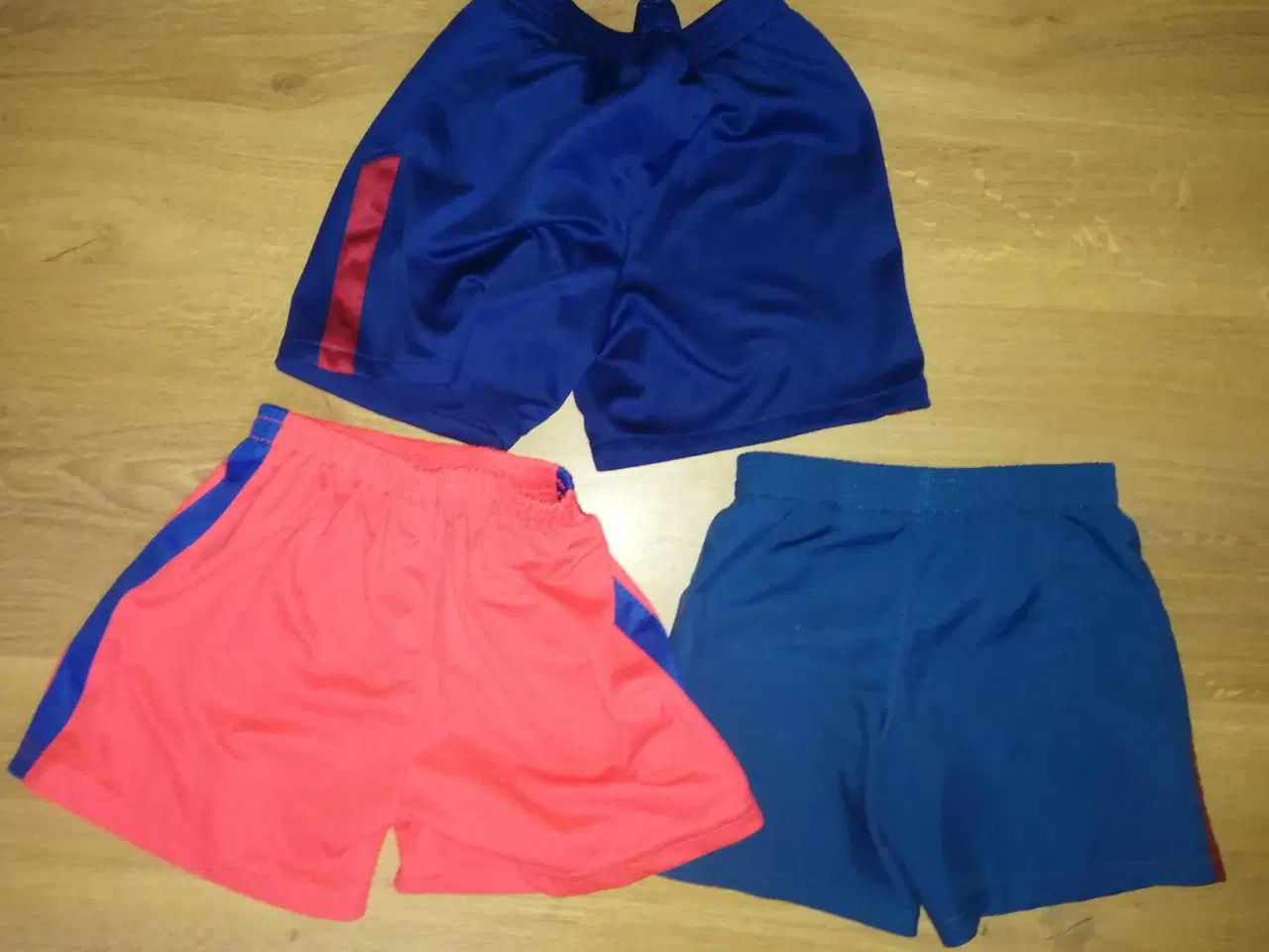 Billede 4 - 3 PAR FC BARCELONA SHORTS, 4/5 OG 6/7 ÅR, FLOTTE