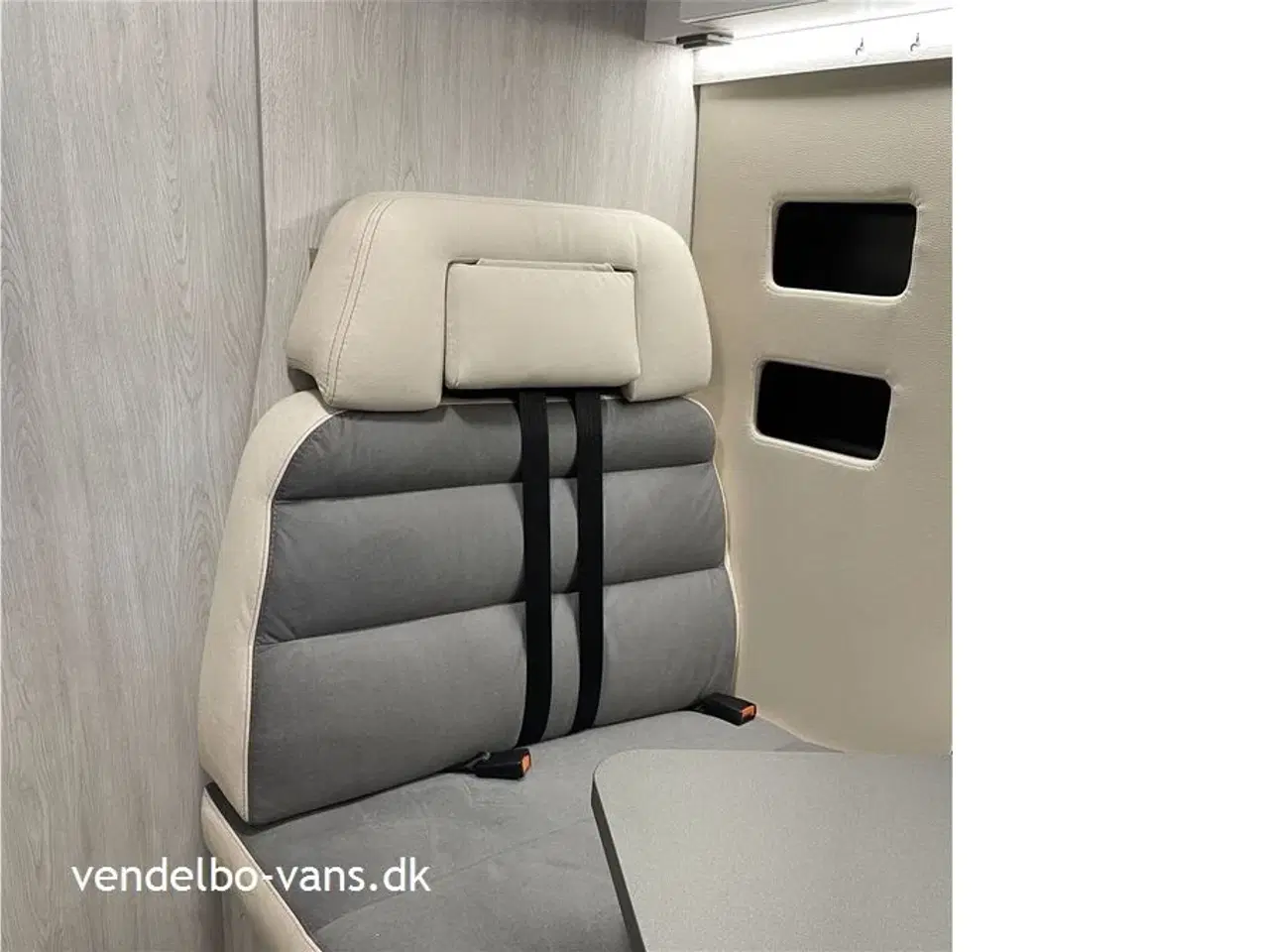 Billede 18 - 2025 - Rollerteam Livingstone Sport 7 Active   Van 5,99 m med 5. S. sele og sove pladser