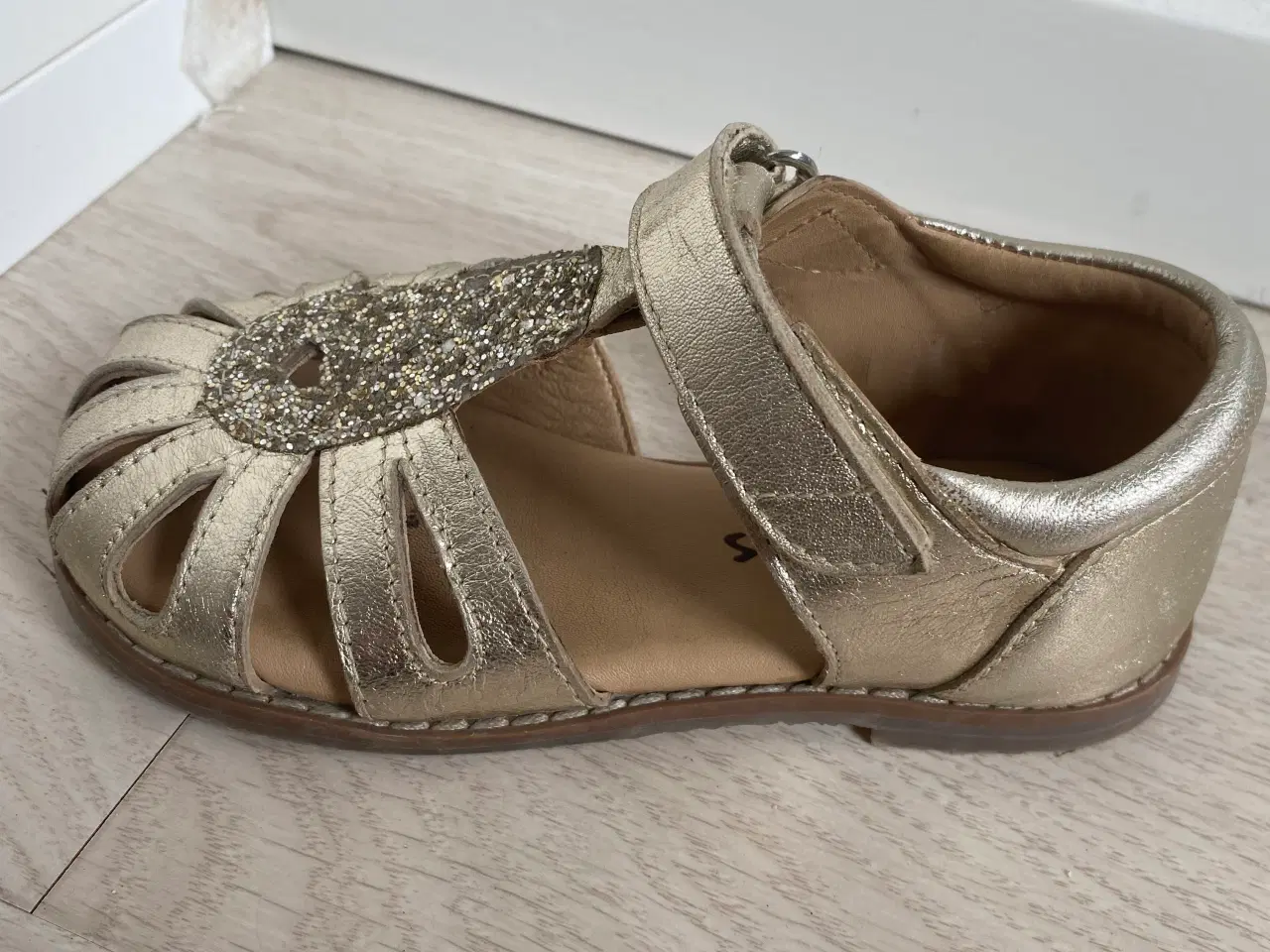 Billede 7 - Sandaler i guld 
