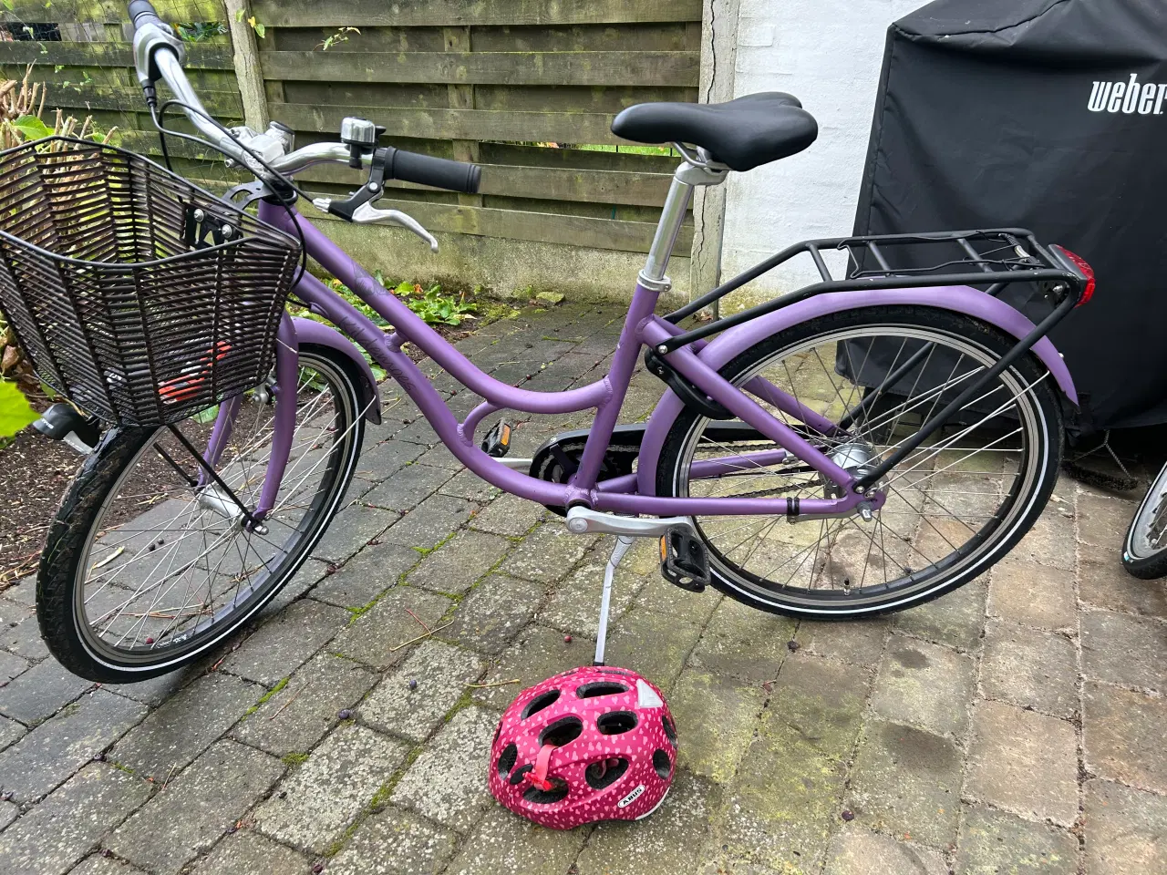 Billede 1 - Næsten ubrugt Kildemoes pigecykel 24" – lilla