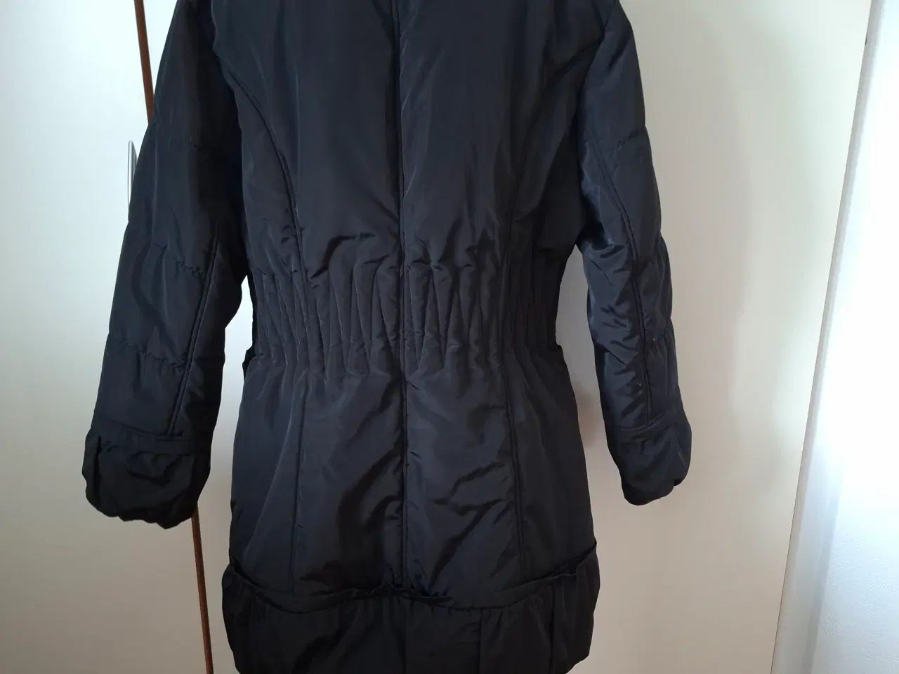 Billede 12 - Diverse  Strik +Vinterjakker Alle 3 er Nye incl po