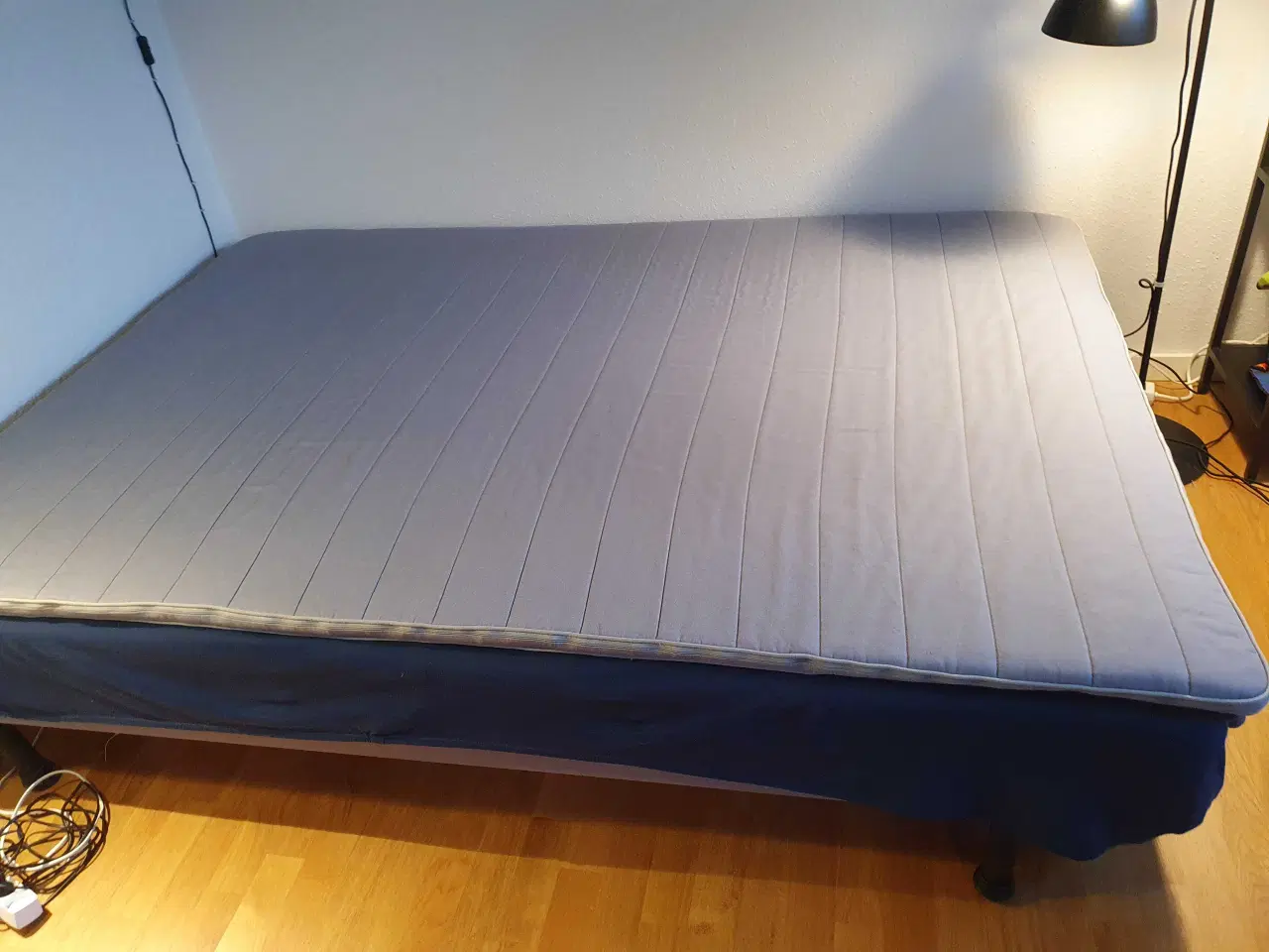 Billede 1 - Boxmadras med ben