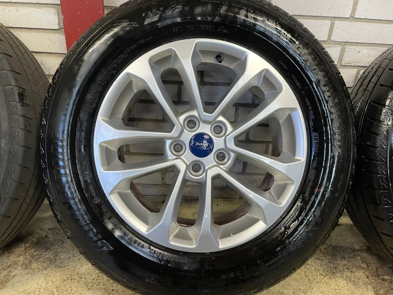 Billede 5 - 17 Ford Kuga 235/65r17 Ref.153 sommer