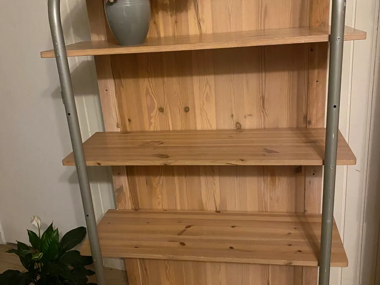 Billede 1 - Reol med 4 hylder