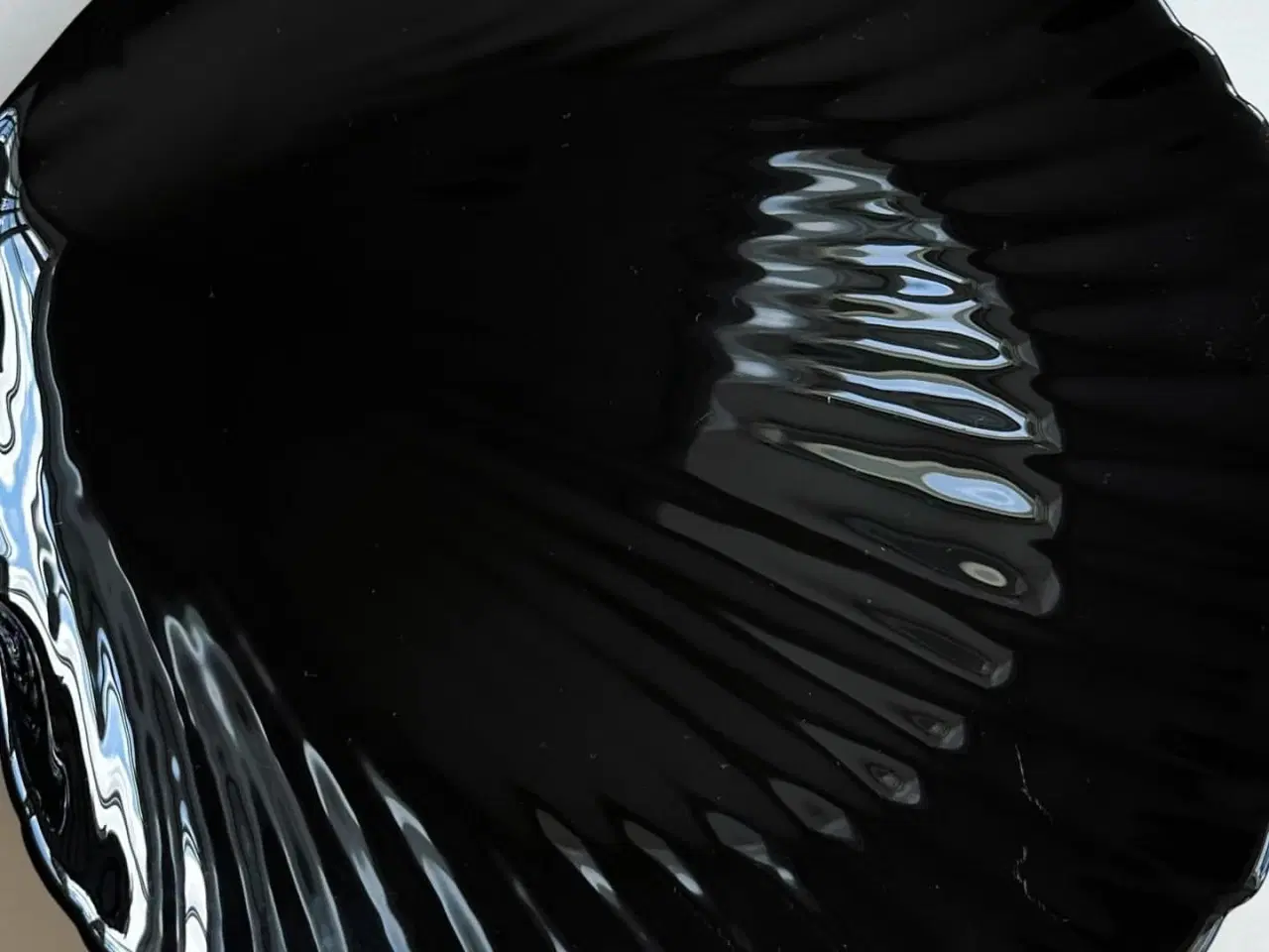 Billede 3 - Fransk muslingetallerken, sort opalineglas