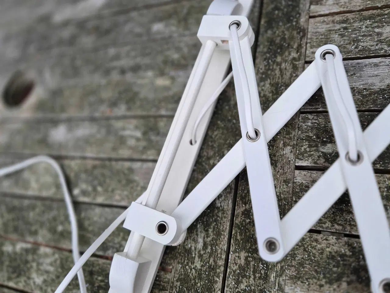 Billede 9 - Flot hvid sakselampe i dansk design