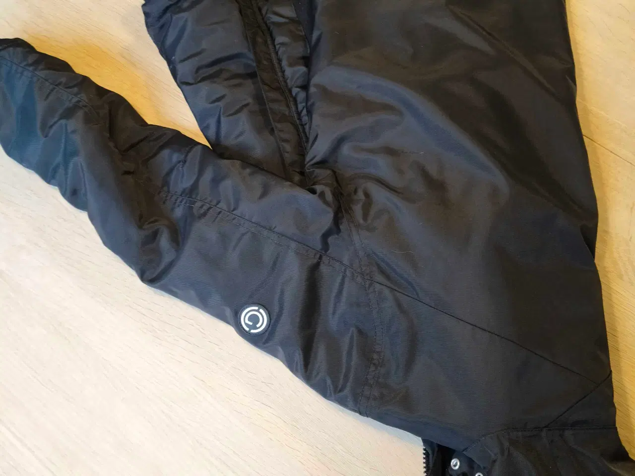 Billede 4 - Sort jakke str M med hætte