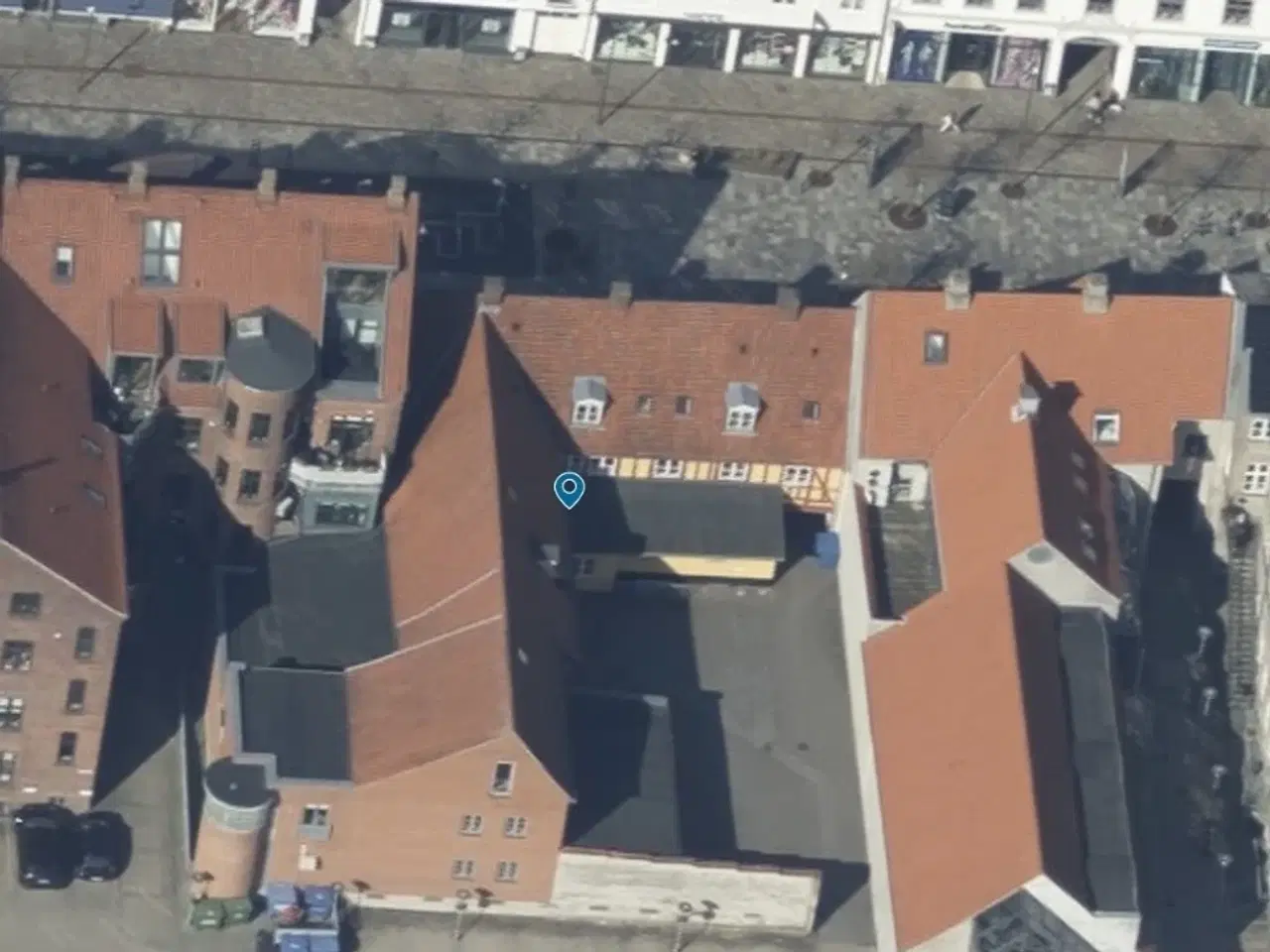 Billede 1 - Fast p-plads til leje i trygt gårdmiljø på Søndergade