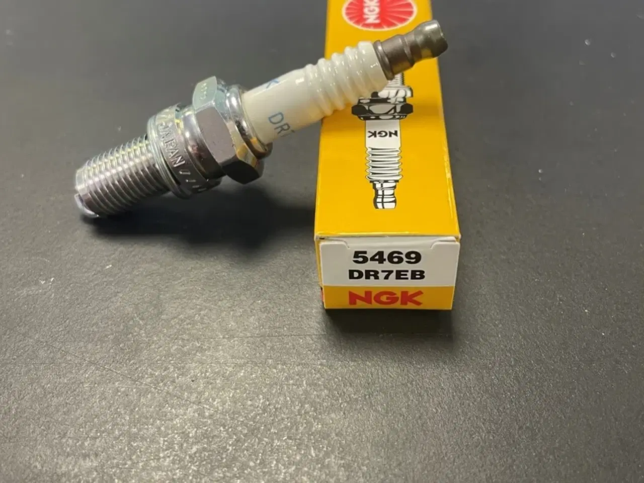 Billede 1 - NGK Tændrør (DR7EB)