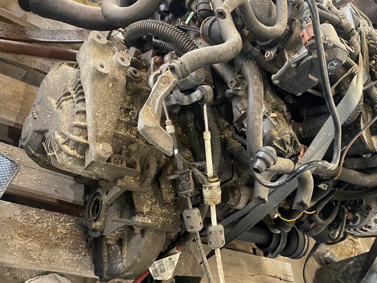 Billede 3 - Motor, gearkasse,ledningsnet luftmængte måler 