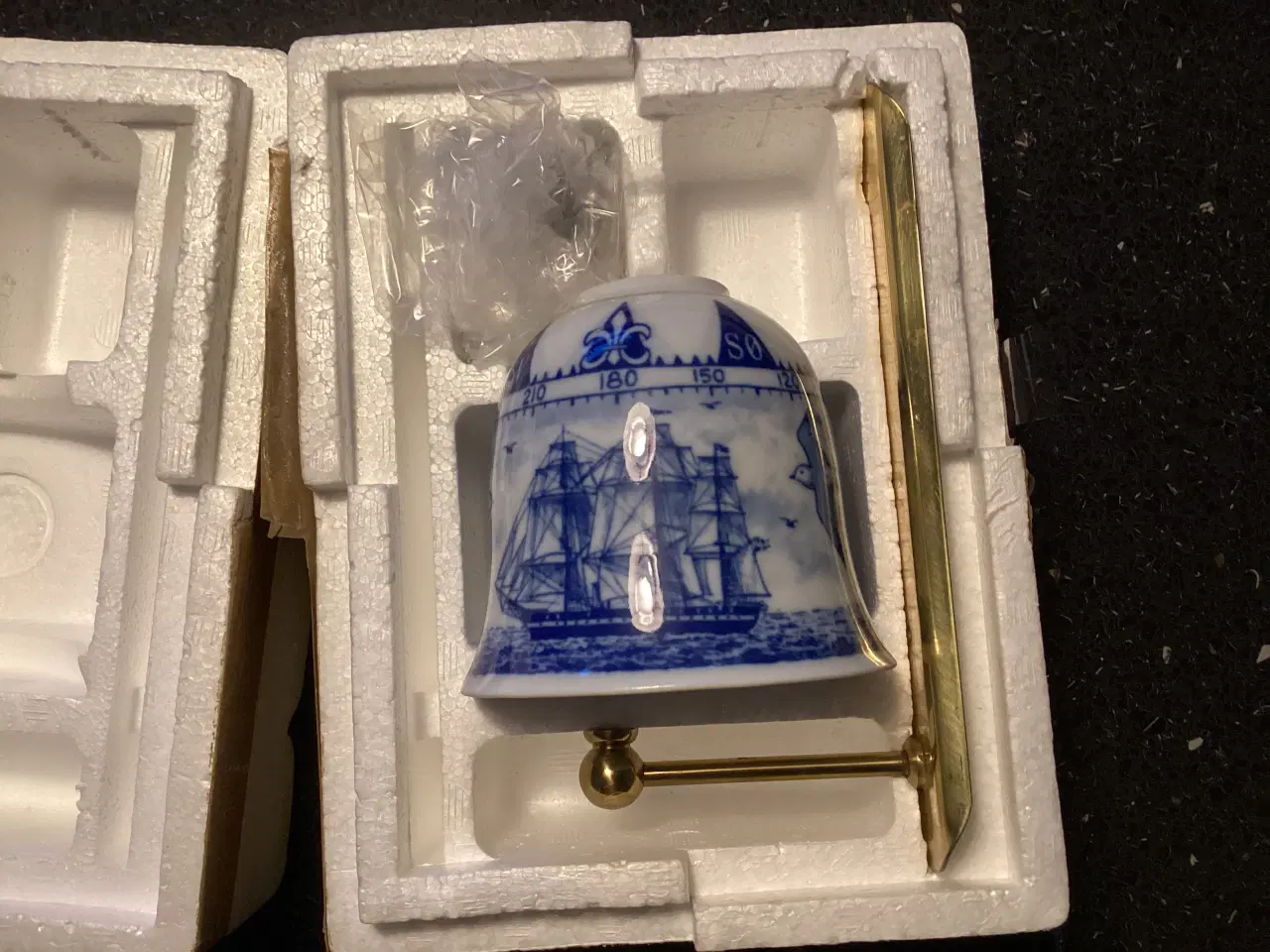 Billede 2 - Klokke med motiv af fregatten Jylland.