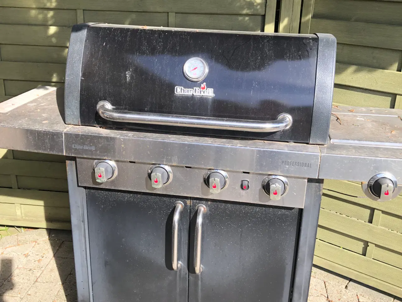 Billede 1 - Charbroil gasgrill med gasblus og skab