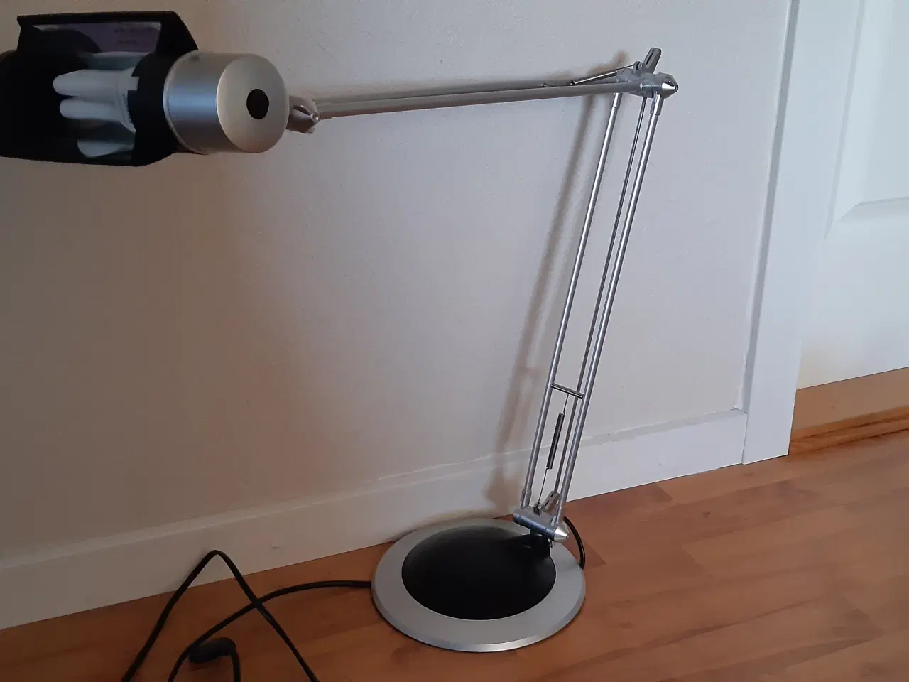 Billede 1 - Justerbar skrivebordlampe - krom m sort skærm